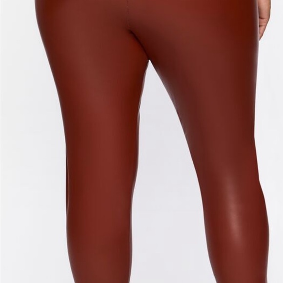 💥💥FOREVER 21💥💥.           PLUS SIZE FAUX LEATHER LEGGINGS - Picture 3 of 10
